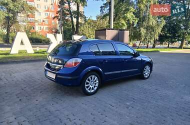 Хэтчбек Opel Astra 2005 в 