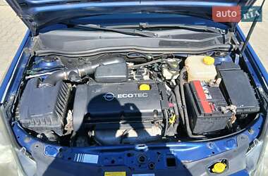 Хэтчбек Opel Astra 2005 в 