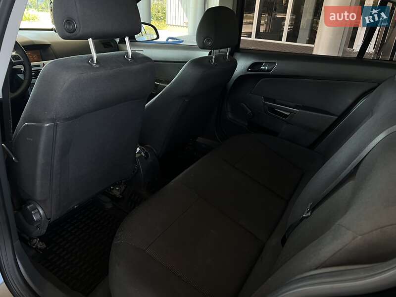 Седан Opel Astra 2013 в Николаеве