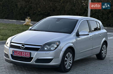 Хэтчбек Opel Astra 2005 в 
