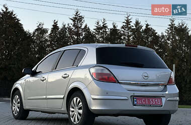 Хэтчбек Opel Astra 2005 в 
