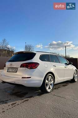 Универсал Opel Astra 2011 в 