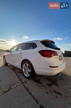 Универсал Opel Astra 2011 в 