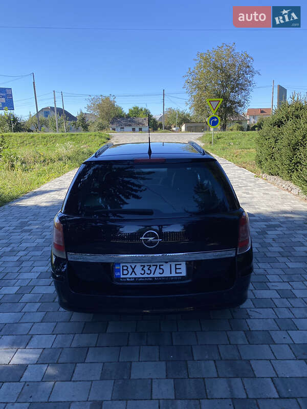Универсал Opel Astra 2005 в Староконстантинове