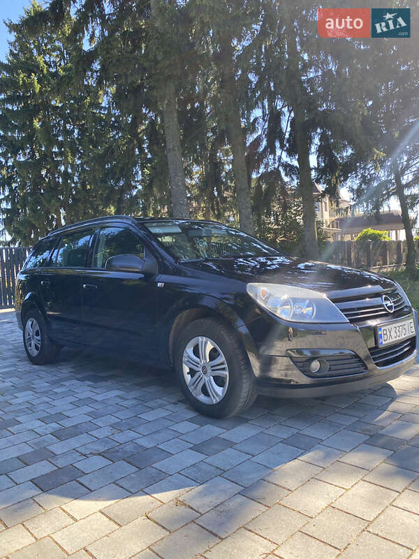 Универсал Opel Astra 2005 в Староконстантинове