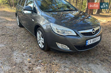 Універсал Opel Astra 2012 в Черкасах
