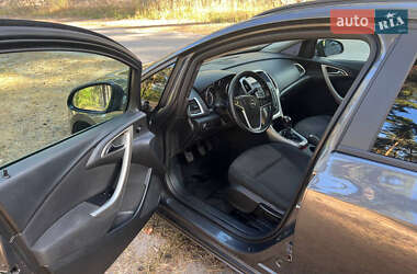 Универсал Opel Astra 2012 в 