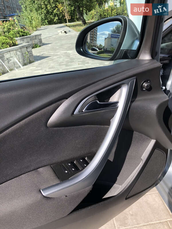 Универсал Opel Astra 2014 в Киеве