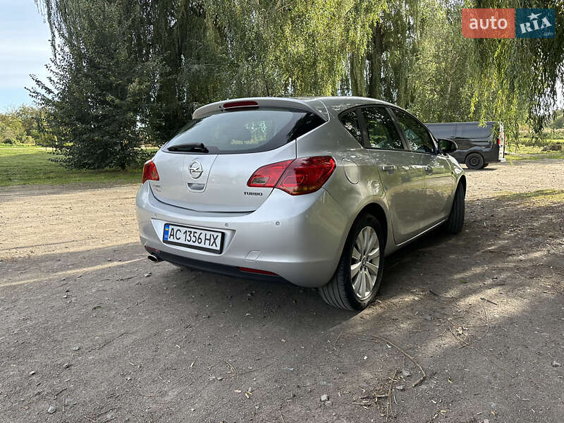 Хэтчбек Opel Astra 2011 в Владимире