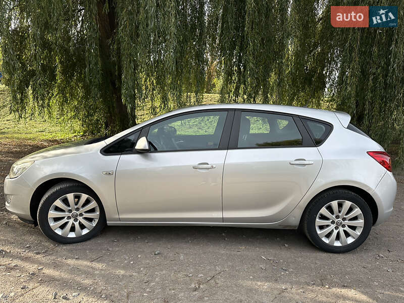 Хэтчбек Opel Astra 2011 в Владимире