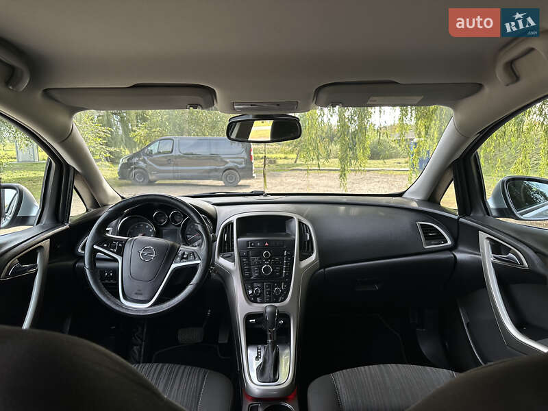 Хэтчбек Opel Astra 2011 в Владимире