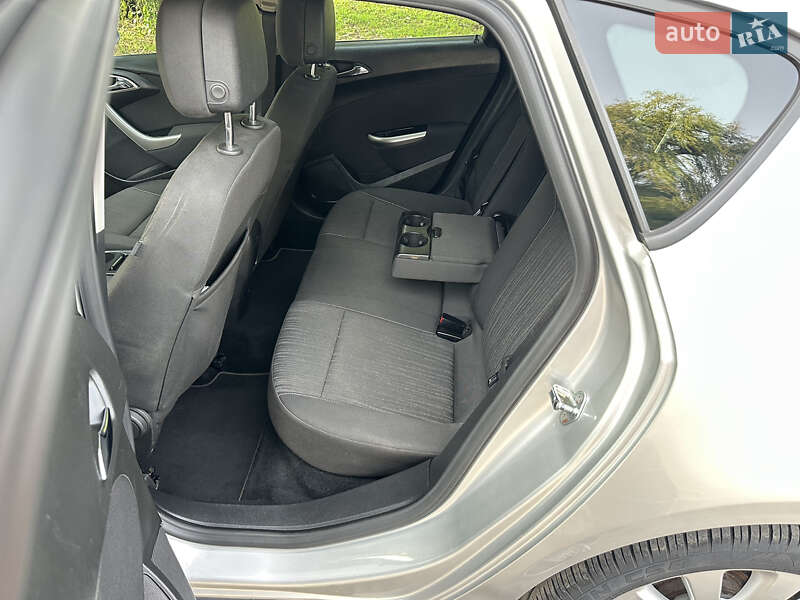 Хэтчбек Opel Astra 2011 в Владимире