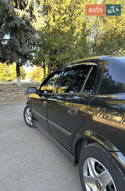 Седан Opel Astra 2006 в 