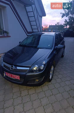 Універсал Opel Astra 2009 в Луцьку