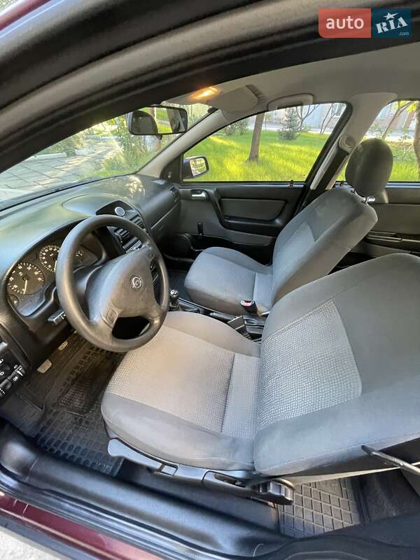 Седан Opel Astra 2007 в Днепре