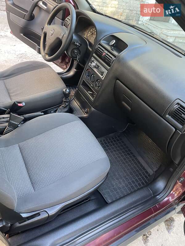 Седан Opel Astra 2007 в Днепре