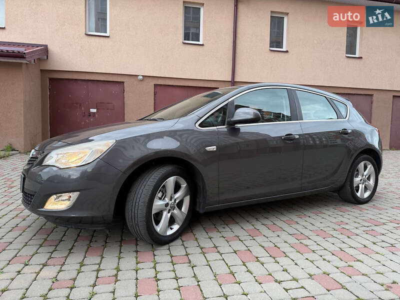 Хэтчбек Opel Astra 2010 в Ивано-Франковске