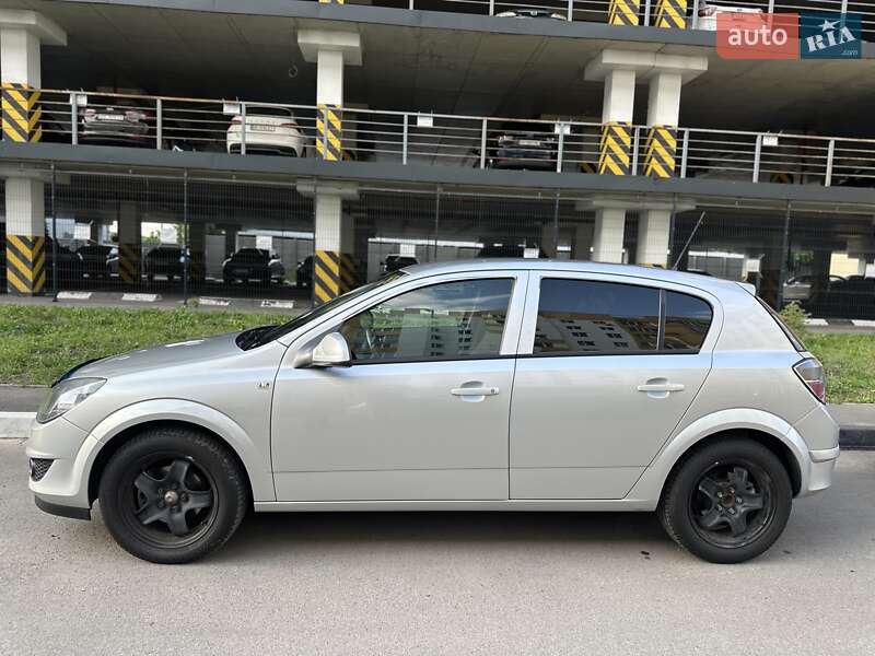 Opel Astra 2012