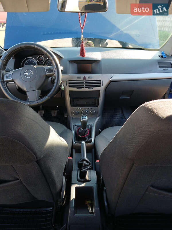 Универсал Opel Astra 2006 в Мукачево