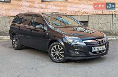 Універсал Opel Astra 2010 в Полтаві
