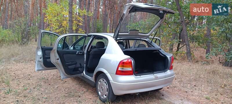 Хэтчбек Opel Astra 2007 в Зачепиловке