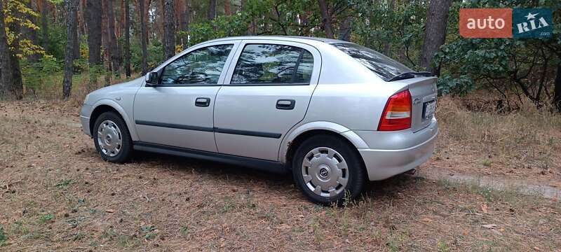 Хэтчбек Opel Astra 2007 в Зачепиловке