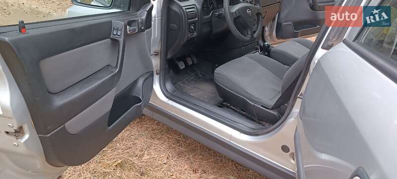 Хэтчбек Opel Astra 2007 в Зачепиловке