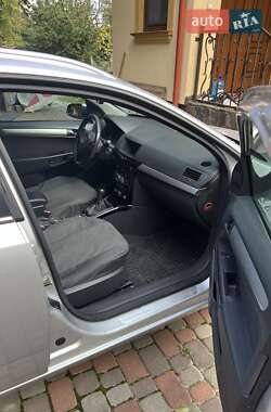 Универсал Opel Astra 2010 в 