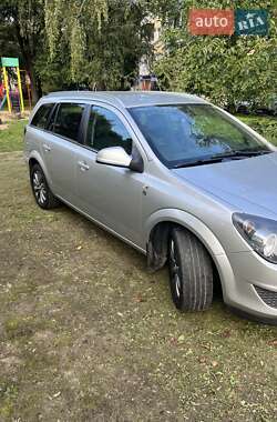 Универсал Opel Astra 2010 в 