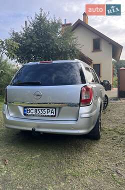 Универсал Opel Astra 2010 в 