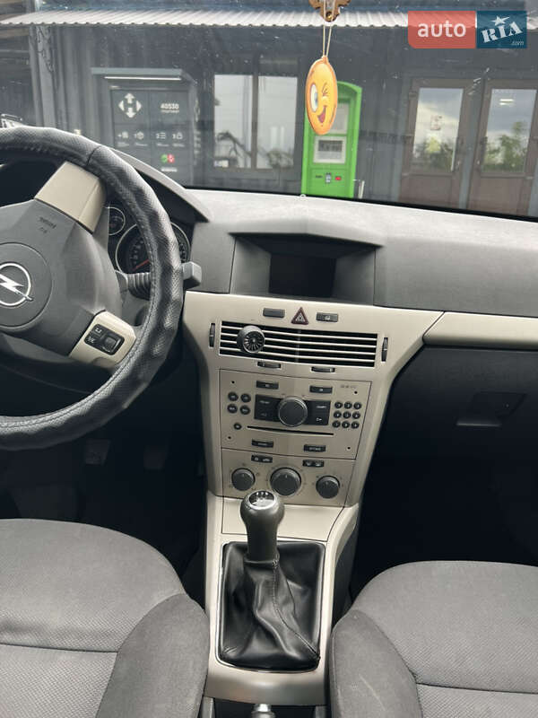 Хетчбек Opel Astra 2008 в Сокирянах