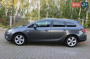 Универсал Opel Astra 2011 в 