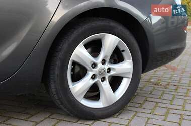 Универсал Opel Astra 2011 в 