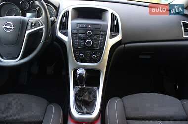 Универсал Opel Astra 2011 в 