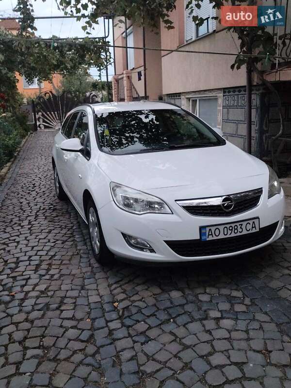Універсал Opel Astra 2012 в Горонді фото 4 Універсал Opel Astra 2012 в Горонді