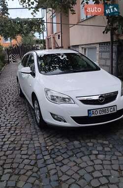 Универсал Opel Astra 2012 в 