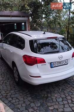 Opel Astra 2012
