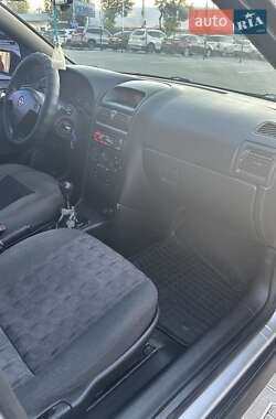 Хэтчбек Opel Astra 2002 в 