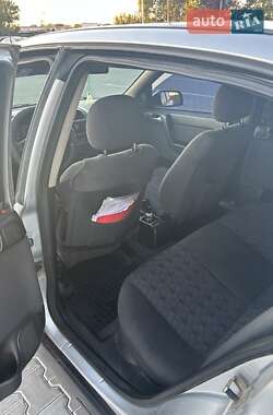 Хэтчбек Opel Astra 2002 в 