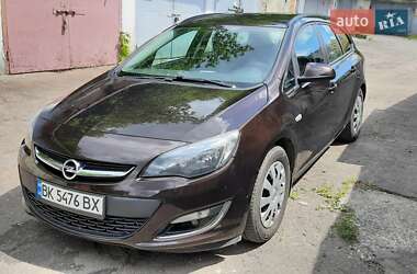 Універсал Opel Astra 2013 в Рівному