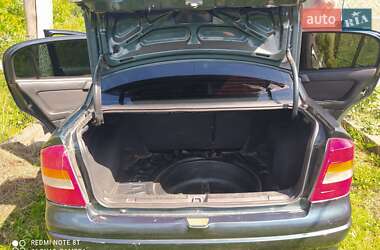 Седан Opel Astra 2004 в 