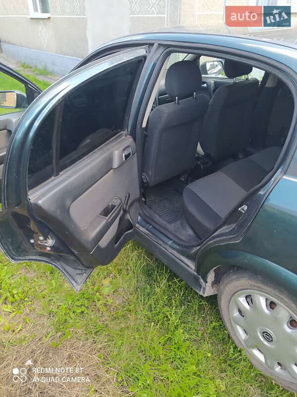 Седан Opel Astra 2004 в Городке