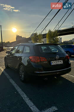 Универсал Opel Astra 2013 в 
