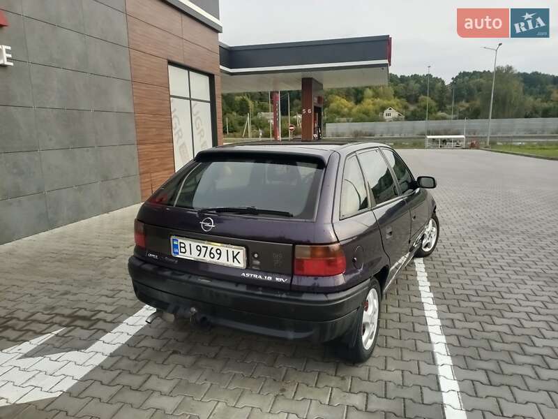 Хэтчбек Opel Astra 1995 в Лубнах