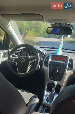 Универсал Opel Astra 2012 в 