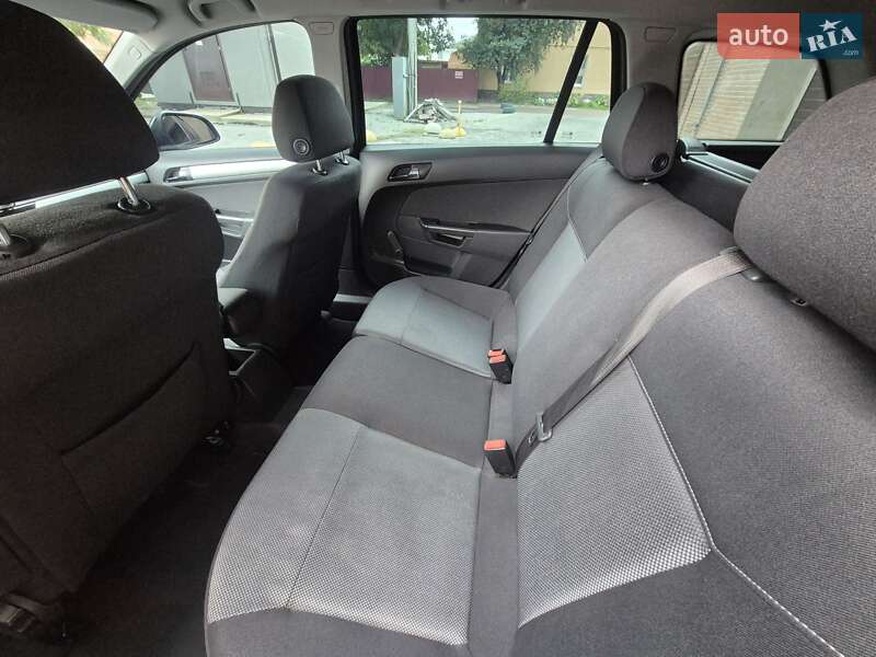 Универсал Opel Astra 2010 в Бердичеве