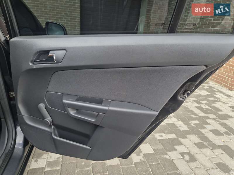 Универсал Opel Astra 2010 в Бердичеве