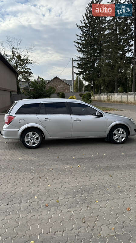 Универсал Opel Astra 2011 в Жашкове