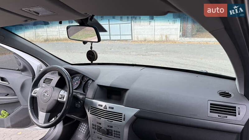 Универсал Opel Astra 2011 в Жашкове