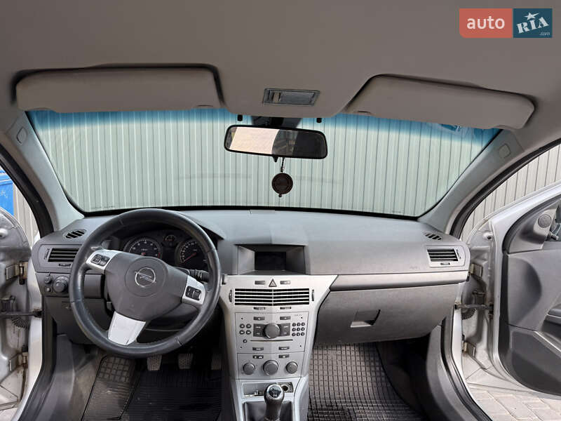 Универсал Opel Astra 2011 в Жашкове